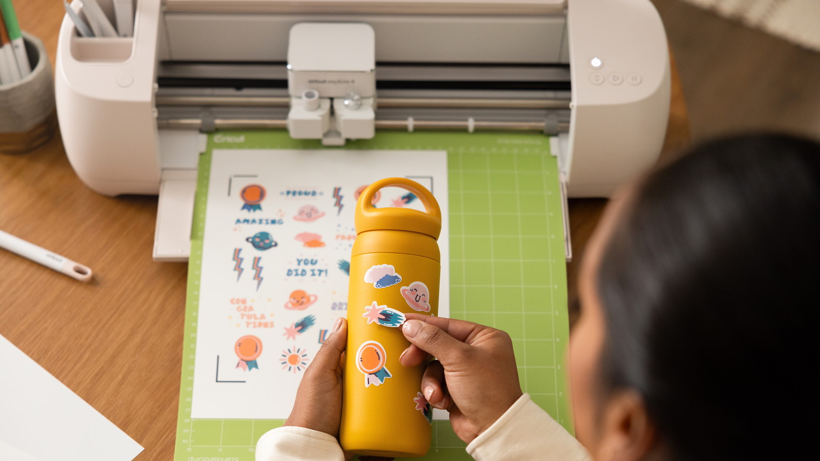 Máy cắt bế decal chuyên nghiệp tại xưởng catdecal.vn